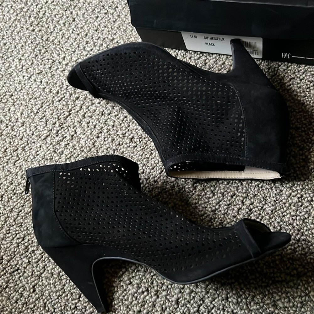 INC Guthrie Suede Caged Sandal Black Size 11 - Picture 3 of 4